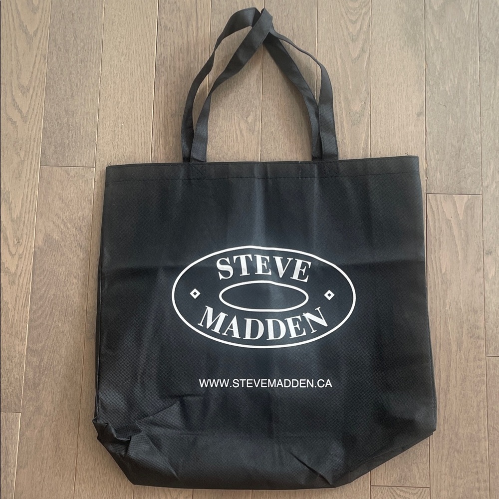 FREE WITH PURCHASE : Steve Madden Black Shopper Bag